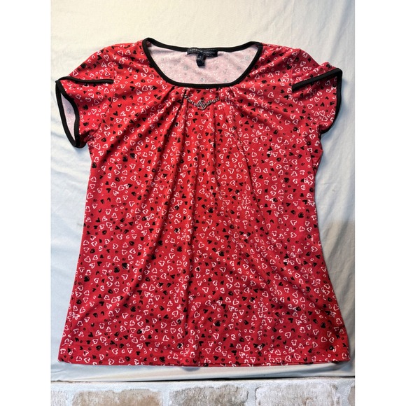 Adrienne Vittadini Tops - Adrienne Vittadini Womens‎ Red Heart Print Top Short Sleeve Chain Detail Size S